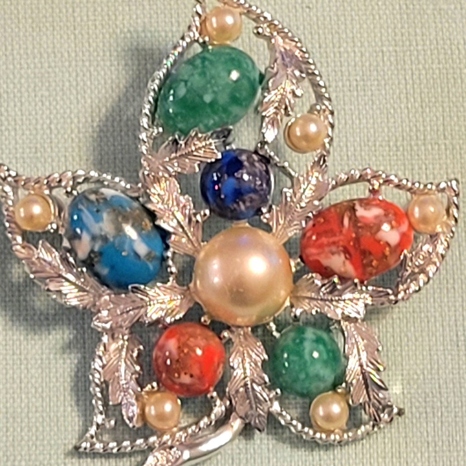 Vintage 1967 Beautiful Brooch By Sarah Cov